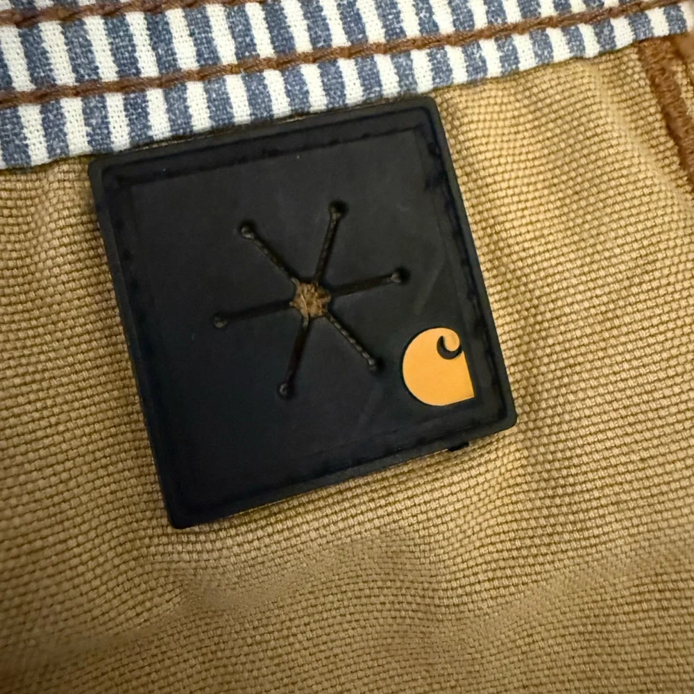 Carhartt Woman’s Vest with removal hood - Picture 5 of 6